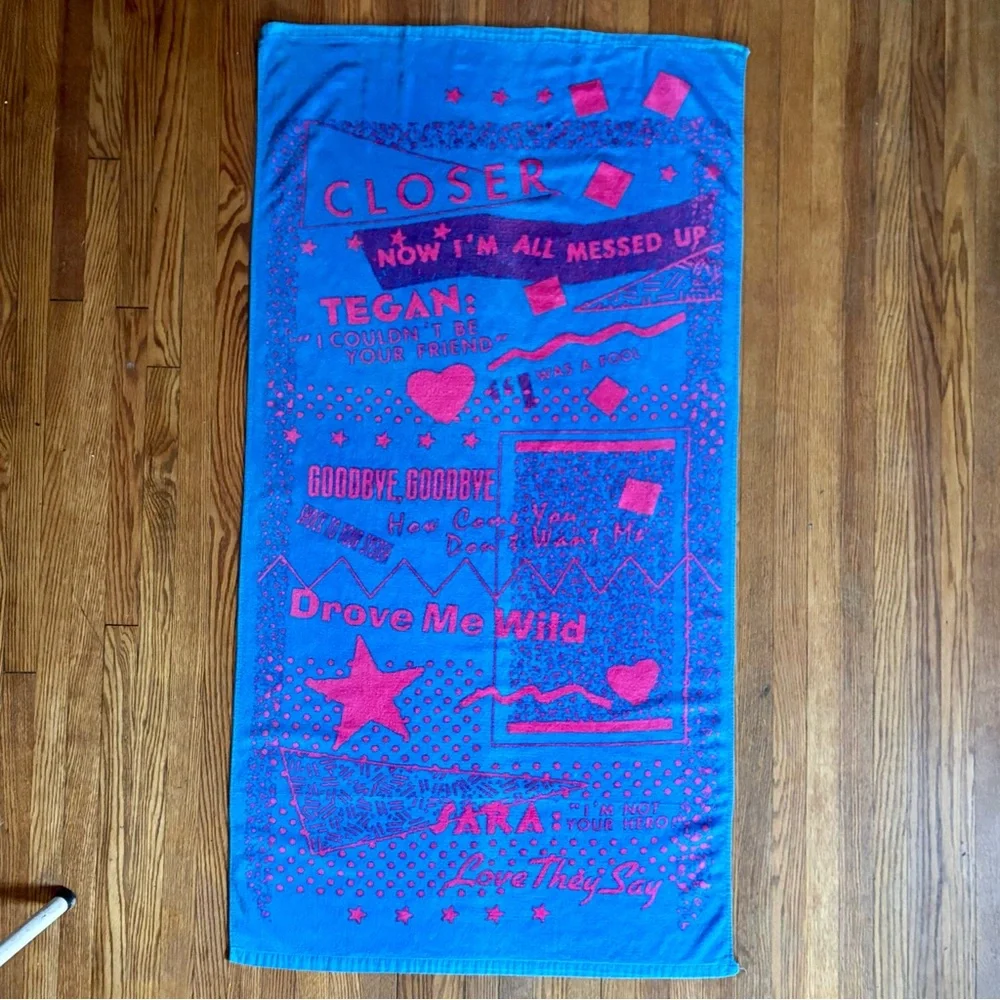 🩵 Tegan and Sara Beach Towel 💓 Heartthrob 💓 Album Merch 2013 🩵 *Super Rare* 💘💘💘
